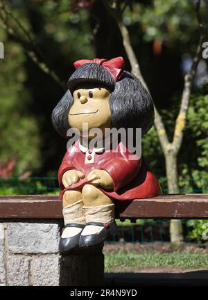 Sculpture de Mafalda, dans le parc de San Francisco de Oviedo, Asturies, Espagne. Banque D'Images