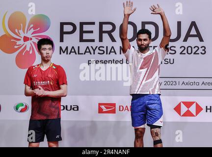 Kuala Lumpur, Malaisie. 28th mai 2023. Prannoy H. S. de l'Inde célèbre sur le podium après avoir battu Weng Hong Yang de Chine lors du match final des hommes de Perodua Malaysia Masters 2023 à Axiata Arena. Prannoy H. S. a gagné avec des scores; du 21/13/21: Et du 19/21/18. Crédit : SOPA Images Limited/Alamy Live News Banque D'Images