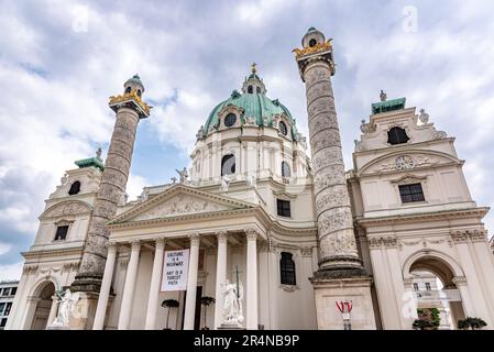 Karlskirche église baroque de la place Karlsplatz à Vienne, Autriche, le 3 mai 2023 Banque D'Images