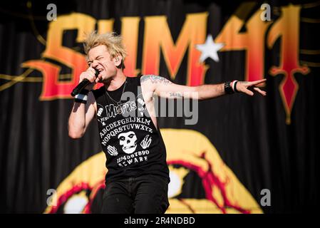 FLORENCE, ITALIE, FIRENZE ROCKS FESTIVAL: Deryck Whibley, chanteur et fondateur du groupe de rock punk canadien SUM41, en direct sur scène au festival Firenze Rocks Banque D'Images