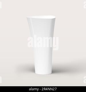 Vase vide moderne simple pour décoration de bureau isolé sur fond blanc vierge. Banque D'Images