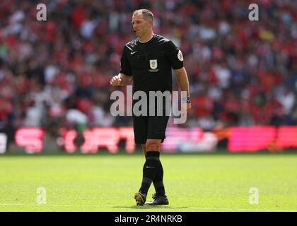 Stade Wembley, Londres, Royaume-Uni. 29th mai 2023. EFL League One Play Off football final, Barnsley versus Sheffield Wednesday ; Referee Tim Robinson Credit: Action plus Sports/Alamy Live News Banque D'Images