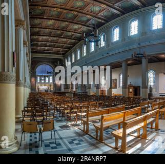 Paris, France - 05 19 2023 : quartier de Flandres. Vue sur l'intérieur de l'église Saint-Jacques-Saint-Christophe Banque D'Images