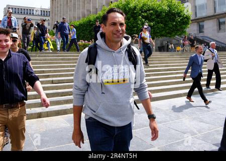 Bruxelles, Belgique. 29th mai 2023. Tom Van Grieken, président de Vlaams Belang, arrive à une réunion de protestation du parti d'extrême-droite flamand Vlaams Belang à Bruxelles, en Belgique, sur 29 mai 2023. Crédit: ALEXANDROS MICHAILIDIS/Alamy Live News Banque D'Images