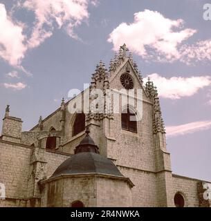 FACHADA OCCIDENTAL Y CAPILLA DEL TESORO DE LA CATEDRAL DE PALENCIA. Emplacement: CATHÉDRALE-EXTÉRIEUR. PALENCIA. ESPAGNE. Banque D'Images