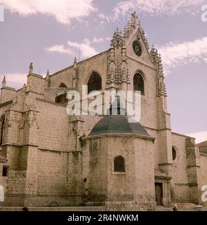 FACHADA OCCIDENTAL Y CAPILLA DEL TESORO DE LA CATEDRAL DE PALENCIA. Emplacement: CATHÉDRALE-EXTÉRIEUR. PALENCIA. ESPAGNE. Banque D'Images