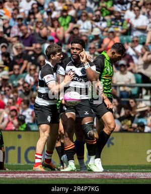 Seta Tamanivalu des Barbarians célèbre son essai lors du match de la coupe Killik entre les Barbarians et le XV du monde au stade de Twickenham sur 28 mai 2023 Banque D'Images