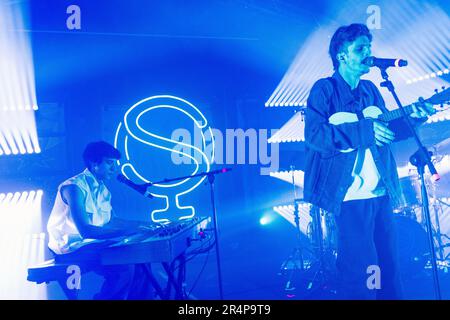 Rome, Italie. 27th janvier 2023. Alessandro de Santis et Mario Francese du groupe italien Santi Francesi se produit en direct lors d'un concert au Largo venue à Rome. (Photo de Valeria Magri/SOPA Images/Sipa USA) crédit: SIPA USA/Alay Live News Banque D'Images