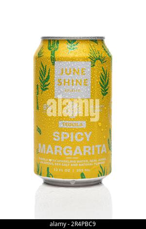 IRIVNE, CALIFORNIE - 29 MAI 20223: Une boîte de juin Shine Spirits Spicy Margarita. Banque D'Images