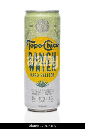 IRIVNE, CALIFORNIE - 29 MAI 20223: Une boîte de Topo Chico Ranch eau Hard Seltzer. Banque D'Images