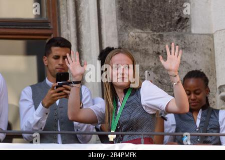 Munich, Allemagne. 28th mai 2023. Munich, Allemagne, 28 mai 2023: Franziska Kett (20 FC Bayern Munich) lors de la célébration de la victoire de la FlyerAlarm Frauen Bundesliga et mens Bundesliga sur le balcon de la mairie de Marienplatz, Munich. (Sven Beyrich/SPP) crédit: SPP Sport Press photo. /Alamy Live News Banque D'Images