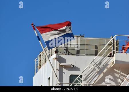 Le drapeau danois identifie un cargo général au port de Wellington, en Nouvelle-Zélande Banque D'Images