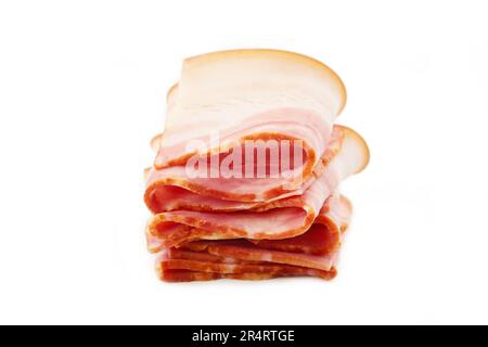 Tranches de bacon isolées sur fond blanc. Vue de dessus. Gros plan Banque D'Images