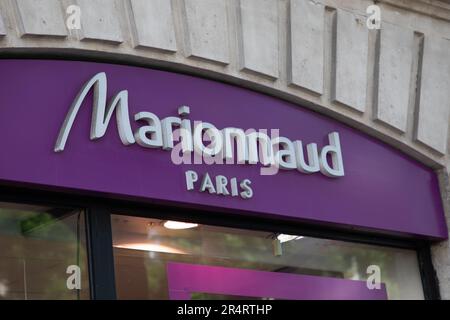 Bordeaux , Aquitaine France - 05 19 2023 : Marionnaud paris logo boutique marque sur façade mur de la ville Banque D'Images