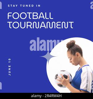 Composition du texte du tournoi de football sur le joueur de football biracial féminin tenant le ballon Banque D'Images