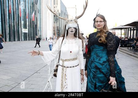 Festivalbesucher beim 30. Wave-Gotik-Treffen. Leipzig, 28.05.2023 Banque D'Images