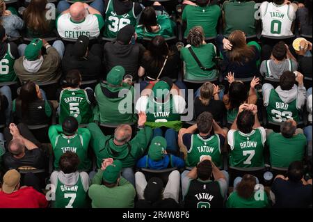 Boston Boston, États-Unis. 29th mai 2023. BOSTON, ma - 29 MAI : les fans de Boston Celtics pendant le match 7 de la Conférence de l'est finales 2023 éliminatoires de la NBA à TD Garden on 29 mai 2023 à Boston, Massachusetts. (Photo de Stephen Nadler/PxImages) Credit: PX Images/Alamy Live News Banque D'Images