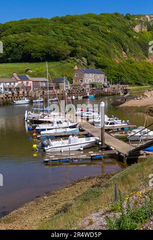 Vue pittoresque du port d'Axmouth près de Seaton, Devon, Royaume-Uni en mai Banque D'Images