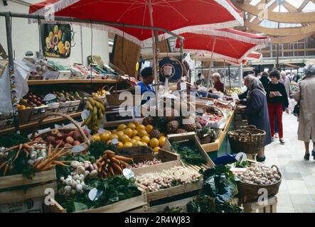 France. Bretagne. Quimper. Marché aux fruits et légumes. Banque D'Images