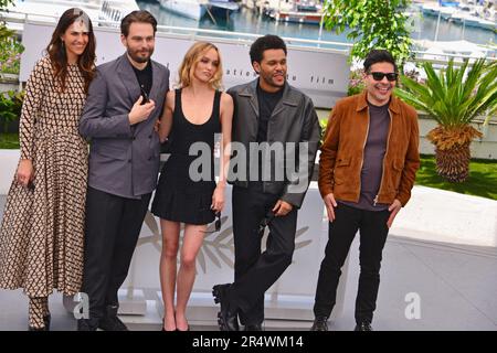 Ashley Levinson, Sam Levinson, Lily-Rose Depp (robe de Chanel), Abel Tesfaye, Reza Fahim Photocall de la série télévisée "The Idol" 76th Festival de Cannes 23 mai 2023 Banque D'Images