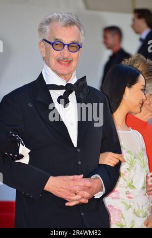 Wim Wender quitte le tapis rouge « Perfect Days » 76th Festival de Cannes 25 mai 2023 Banque D'Images