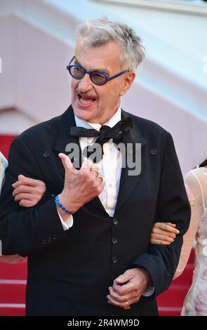 Wim Wender quitte le tapis rouge « Perfect Days » 76th Festival de Cannes 25 mai 2023 Banque D'Images