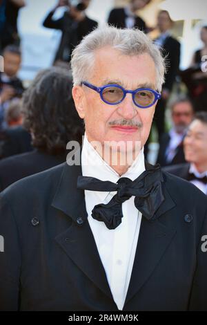 Wim Wender quitte le tapis rouge « Perfect Days » 76th Festival de Cannes 25 mai 2023 Banque D'Images