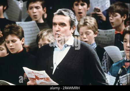 Le chanteur d'opéra italien Raimondi Ruggero, pendant le programme de télévision "le Grand Echiquier", sur 21 décembre 1989. Banque D'Images