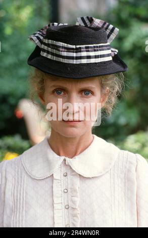 Marie-Christine Barrault sur le tournage du film 'actions Marie Curie, une femme honorable', en juin 1989.. Banque D'Images