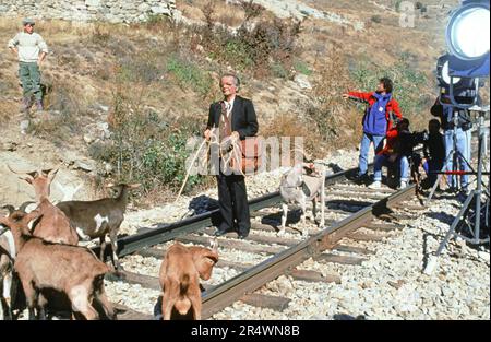 Grand beau (film TV) année: 1990 - France Directeur: Bernard Choquet Serge Reggiani tournage photo Banque D'Images