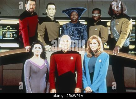 Star Trek: The Next Generation TV Series 1987 - 1994 USA création : Gene Roddenberry Jonathan Frakes, Brent SSpiner, Whoopi Goldberg, LeVar Burton, Michael Dorn, Marina Sirtis, Patrick Stewart, Gates McFadden Banque D'Images