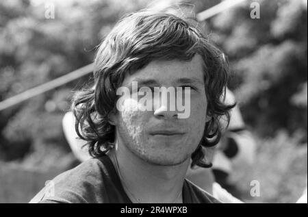 Portrait du joueur de tennis français Thierry Tulasne dans les stands de l'Open de France en juin 1980. Banque D'Images