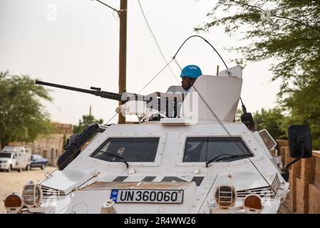 Nicolas Remene / le Pictorium - police des Nations Unies (UNPOL) et UNDSS au Mali - 24/6/2022 - Mali / Tombouctou / Tombouctou - des membres de la Force de police des Nations Unies (UNPOL) au Mali opérant au sein de la MINUSMA assurent la sécurité d'une délégation lors d'une mission de travail au centre de Tombouctou, 27 juin 2022. Banque D'Images