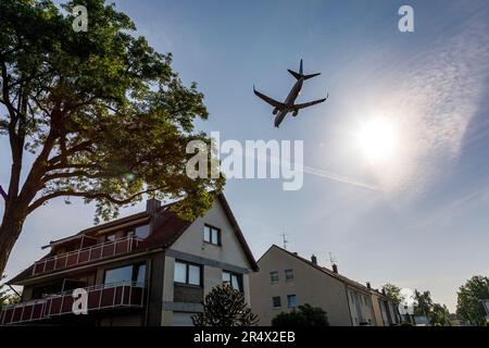 Voie d'entrée dans les zones résidentielles de l'aéroport de Düsseldorf Banque D'Images