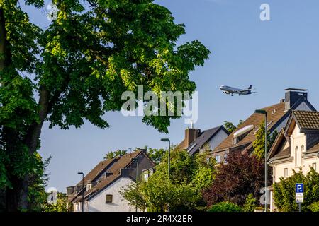 Voie d'entrée dans les zones résidentielles de l'aéroport de Düsseldorf Banque D'Images