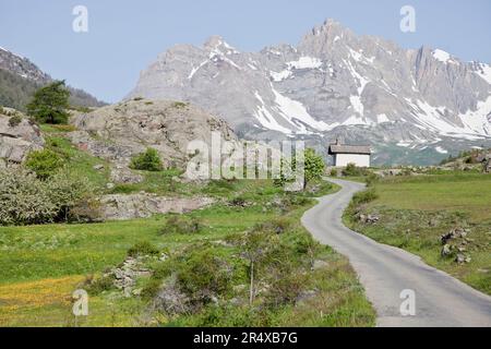 Nevache, France. 30th mai 2023., France sur 30 mai 2023. La vallée de la Nevache est une vallée transfrontalière aux caractéristiques naturelles et sauvages qui, en été, est devenue un lieu de tourisme dans les Hautes-Alpes. Photo par Thibaut Durand /ABACAPRESS.COM crédit: Abaca Press/Alay Live News Banque D'Images