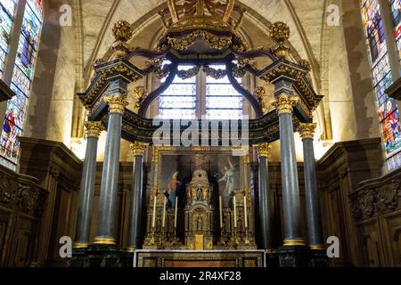 France, Bretagne, Paimpont, le 2021-09-19. Tourisme et illustration de la vie quotidienne en Bretagne. Ici, abbaye notre-Dame de Paimpont, entrée au Broc Banque D'Images