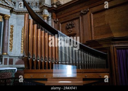 France, Bretagne, Paimpont, le 2021-09-19. Tourisme et illustration de la vie quotidienne en Bretagne. Ici, abbaye notre-Dame de Paimpont, entrée au Broc Banque D'Images