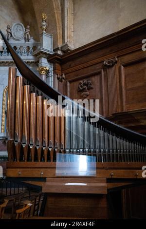 France, Bretagne, Paimpont, le 2021-09-19. Tourisme et illustration de la vie quotidienne en Bretagne. Ici, abbaye notre-Dame de Paimpont, entrée au Broc Banque D'Images