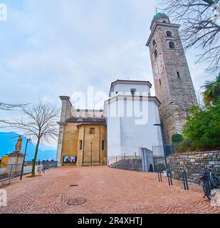 Cathédrale historique de San Lorenzo avec grand clocher en pierre, Lugano, Tessin, Suisse Banque D'Images