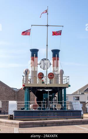 Fontaine de l'horloge à vapeur, Vieux Port, St Helier, Jersey, îles Anglo-Normandes Banque D'Images