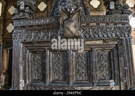 Écran en bois sculpté dans le grand hall, Rufford Old Hall Banque D'Images