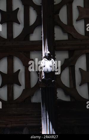 Ange en bois sculpté sur le toit en hammerbeam dans le grand hall, Rufford Old Hall Banque D'Images