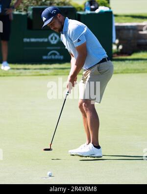 Dublin, Ohio, États-Unis. 30th mai 2023. Xander Schauffele puts sur le vert de mise au Memorial Tournament à Dublin, Ohio. Brent Clark/Cal Sport Media/Alamy Live News Banque D'Images