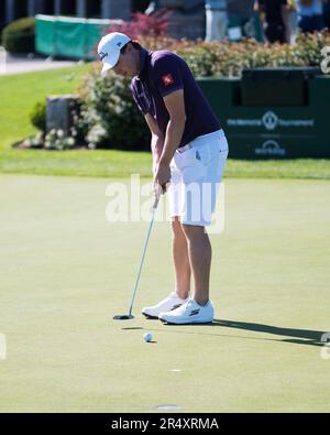 Dublin, Ohio, États-Unis. 30th mai 2023. Matt Fitzpatrick (GBR) se met sur le green au Memorial Tournament à Dublin, Ohio. Brent Clark/Cal Sport Media/Alamy Live News Banque D'Images