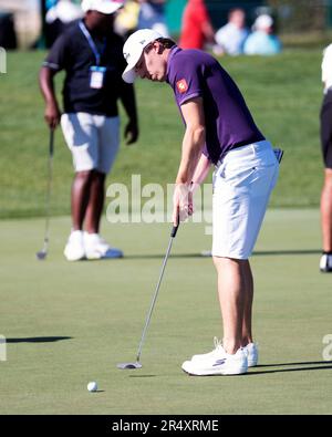 Dublin, Ohio, États-Unis. 30th mai 2023. Matt Fitzpatrick (GBR) se met sur le green au Memorial Tournament à Dublin, Ohio. Brent Clark/Cal Sport Media/Alamy Live News Banque D'Images