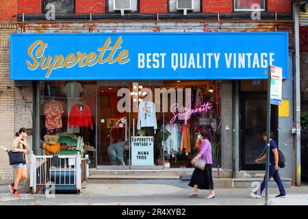 Superette Best Quality Vintage, 133 E Broadway, New York, New York, New York photo d'un magasin thrift dans le quartier chinois de Manhattan/Lower East Side. Banque D'Images