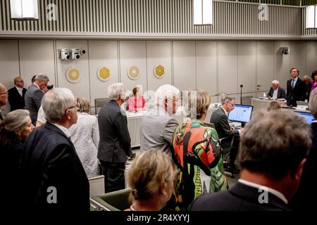 LA HAYE - pays-Bas, 30/05/2023, ministre Carola Schouten (politique de la pauvreté, participation et pensions) avant le vote au Sénat sur la loi sur les pensions qui rend possible un nouveau système de pensions. C'est l'une des plus grandes réformes des dernières décennies. Les fonds de pension néerlandais sont en train de passer d'un pot collectif à des pots largement individuels. ANP ROBIN UTRECHT pays-bas - belgique sortie Banque D'Images