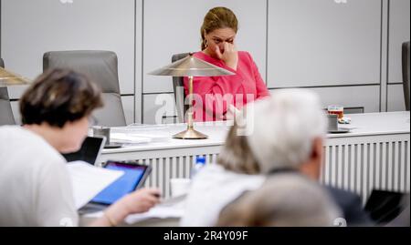 LA HAYE - pays-Bas, 30/05/2023, ministre Carola Schouten (politique de la pauvreté, participation et pensions) avant le vote au Sénat sur la loi sur les pensions qui rend possible un nouveau système de pensions. C'est l'une des plus grandes réformes des dernières décennies. Les fonds de pension néerlandais sont en train de passer d'un pot collectif à des pots largement individuels. ANP ROBIN UTRECHT pays-bas - belgique sortie Banque D'Images