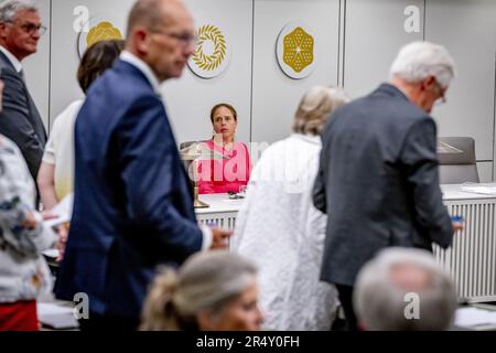 LA HAYE - pays-Bas, 30/05/2023, ministre Carola Schouten (politique de la pauvreté, participation et pensions) avant le vote au Sénat sur la loi sur les pensions qui rend possible un nouveau système de pensions. C'est l'une des plus grandes réformes des dernières décennies. Les fonds de pension néerlandais sont en train de passer d'un pot collectif à des pots largement individuels. ANP ROBIN UTRECHT pays-bas - belgique sortie Banque D'Images